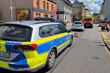 Unfall in Chemnitz: Moped stößt mit Opel zusammen