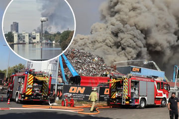 Riesige Rauchwolke über Mannheim: Großbrand auf Schrottplatz im Hafen