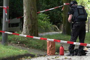 Mysteriöser Kanister mit Zündschnur entdeckt, Experten für Kampfmittel rücken an