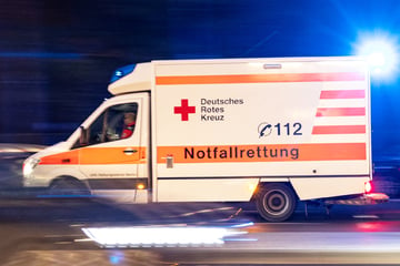 Berlin: Mann liegt mit Stichwunden auf Gehweg: Polizei nimmt 23-Jährigen fest!