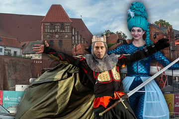 Hafenbühne Tangermünde ist eröffnet: Mit Rittern, Prinzessinnen und Kokosnüssen