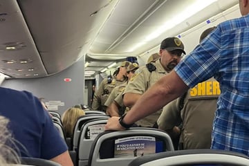 Höchste Alarmstufe auf United-Flug: Passagier will Cockpit stürmen