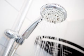 Leipzig: Endlich kann wieder geduscht werden! Tagelange Bauarbeiten im Leipziger Süden haben ein Ende