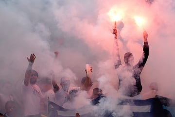 Bei Heimspiel des TSV 1860 München: Zwei Männer und Junge (14) durch Pyrotechnik verletzt