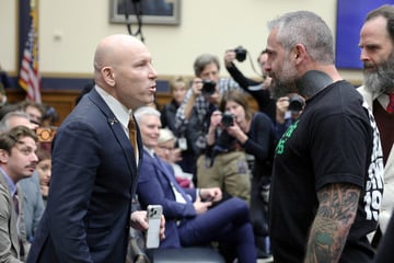 Former Capitol cop goes off on MAGA loyalist during Jack Smith hearing: "GO F*** YOURSELF!"
