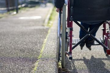 Tödlicher Unfall beim Abbiegen: Auto erfasst 86-Jährige im Rollstuhl