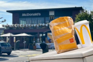 Während Test-Eröffnung: Frau schlägt Teenager in Fast-Food-Laden und wird dann gewürgt