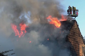 Familie verliert ihr Zuhause! Haus fällt den Flammen zum Opfer