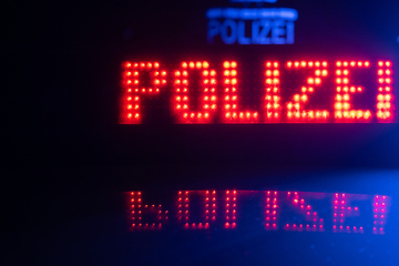Köln: Polizei findet schwer verletzten Mann in Waldstück: 21-Jähriger in Köln niedergeschossen!