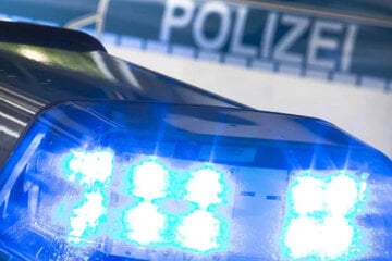 Frau in Gebüsch gezerrt: 18-Jährige in Sachsen vergewaltigt