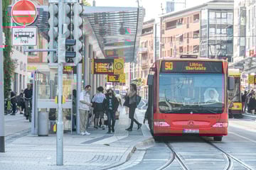 Senior (71) an Tharandter Straße von Bus angefahren: Wer hat etwas gesehen?