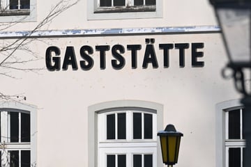 Gastwirt ruft Beamte zu Hilfe: Doch dann "entgleist" 41-Jährige vollends