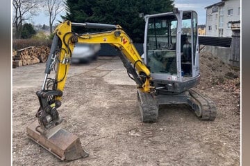 Wer macht so was? Diebe klauen Baggertür