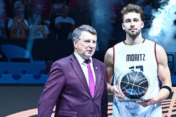 Große Geste nach deutschem EM-Triumph: Als Franz Wagner die Bühne betritt, fließen Tränen