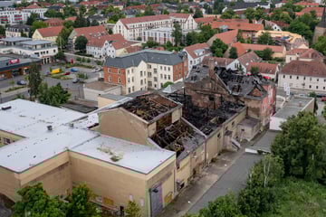 Dresden: Ehemalige Staatsoperette abgefackelt: Junge Mädchen als Brandstifter?