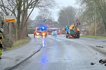 Unfall A4: Lkw kracht gegen Unterführung: A4 stundenlang gesperrt