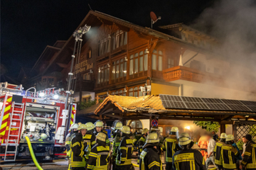 Hotel brennt: Hunderte Gäste und Mitarbeiter evakuiert