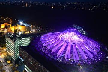 Berlin: Eiszauber am Potsdamer Platz: 600 m² große Schlittschuhbahn startet Ende November!