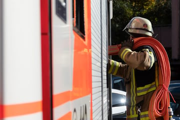 Essen auf dem Herd vergessen? Feuerwehr findet totes Ehepaar in Brandwohnung