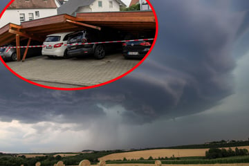 Carport eingestürzt, Dachziegel herabgefallen: Superzelle zieht über Südwesten