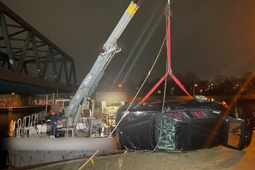 Polizei rätselt: Autodiebe schicken ihre Beute auf Tauchgang