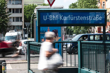 Berlin: Streit wegen Böllerei: Mann auf U-Bahngleis geschubst, dann kommt ein Zug