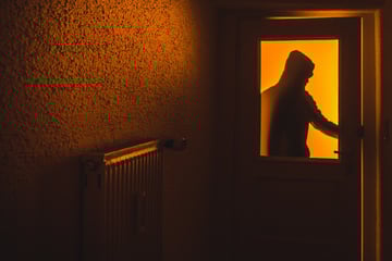 Leipzig: Leipziger wird in der Nacht von Geräuschen wach - Dann macht die Polizei im Haus eine Entdeckung