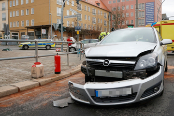 Kreuzungscrash in Chemnitz: Opel und Hyundai krachen zusammen
