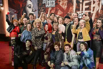 Berlin: Träumen von Berlin: Neuer Musical-Hit "Wir sind am Leben" begeistert bei Premiere