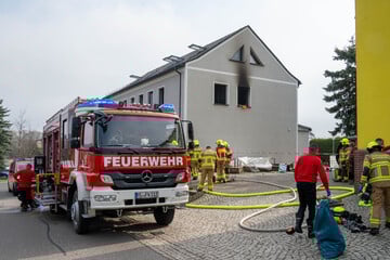 Wohnung nicht mehr bewohnbar: Vater und Kind aus Brandwohnung gerettet