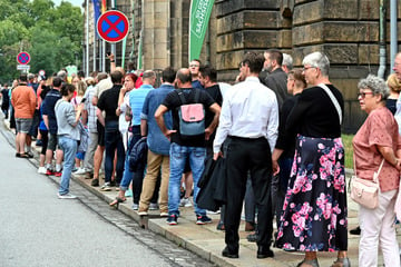 Nach Mega-Wolkenbruch: Sachsen feiern in Massen ihr Regierungsviertel