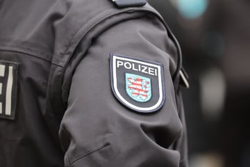 Nachbarschaftsstreit eskaliert: Polizei findet Revolver