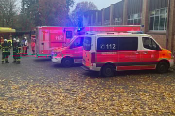 Hamburg: Unkontrollierter Gasaustritt: Feuerwehr im Großeinsatz