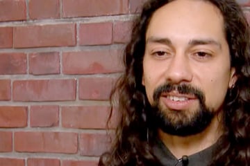 Bares für Rares: Student räumt bei "Bares für Rares" ab: Karim kann nicht glauben, was der Schmuck seiner Oma bringt