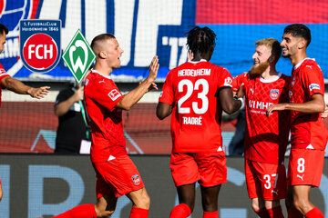 Erster Bundesliga-Dreier und Schmidt-Rekord: Heidenheim auf Wolke sieben