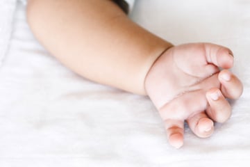 Elfjährige bringt in NRW Baby zur Welt: Kind ist offenbar vom Stiefvater!