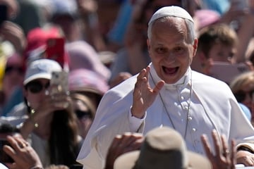 Mann will Papst die Hand schütteln, dann erleidet er Schwächeanfall