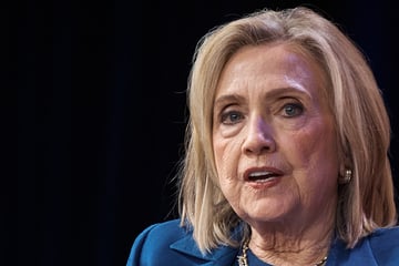 Zwischen Streik und Bahn-Pannen: Hillary Clinton reist per ICE zur Sicherheitskonferenz