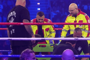 Fame Fighting live: Sanitäter-Einsatz - Realitystar aus Ring getragen