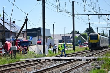Tödliches Unglück in Belgien: Zug kracht gegen Schulbus