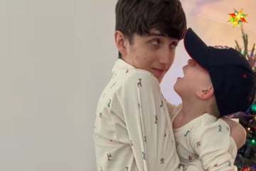 Junge (3) merkt jahrelang nicht, dass großer Bruder blind ist: Wie der es ihm erklärt, lässt Herzen schmelzen