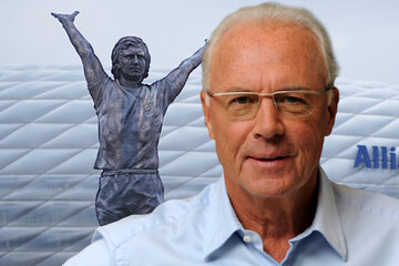 Wie sein Freund Gerd: "Kaiser" Franz Beckenbauer wird als Bronze-Figur vor Allianz-Arena verewigt