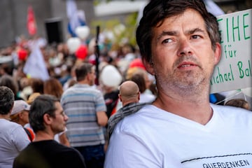 "Querdenken"-Initiator Ballweg bleibt weiter in U-Haft