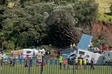 Schlamm-Hölle bricht über Campingplatz herein: Menschen nach Erdrutsch begraben