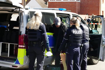 Betrunkener rastet wegen Bus-Panne aus und bespuckt Einsatzkräfte