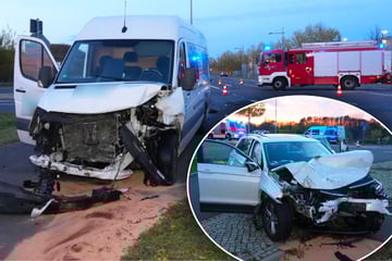 Schwerer Unfall am BMW-Werk: Mercedes-Transporter kracht mit VW zusammen