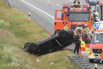 Unfall A7: Schwerer Unfall auf der A7 bei Hamburg: Auto überschlägt sich