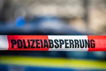 Messerattacke: Mann vor Gericht niedergestochen: Polizei nennt neue Details zum gesuchten Täter