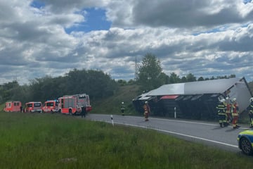 Unfall A4: Lastwagen-Unfall sorgt für Behinderungen: So viel pustet der Fahrer beim Alkoholtest