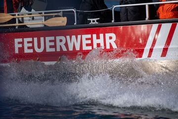 Mann gerät in See in Notlage: Drei Teenager werden zu Lebensrettern